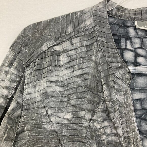 JM Collection size 18 Gray Metallic Abstract Crinkle Pleated Textured Button Up - Picture 7 of 12